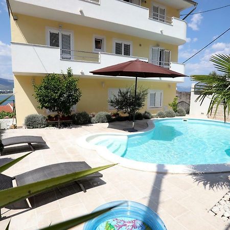 טרוגיר Apartments Sakal מראה חיצוני תמונה