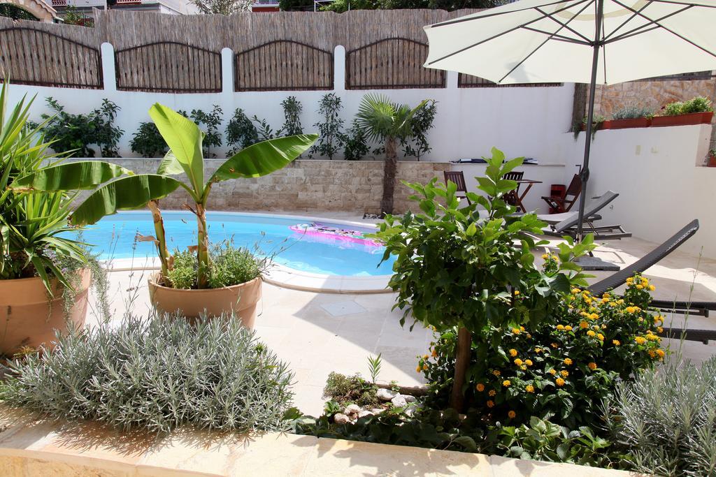 טרוגיר Apartments Sakal מראה חיצוני תמונה