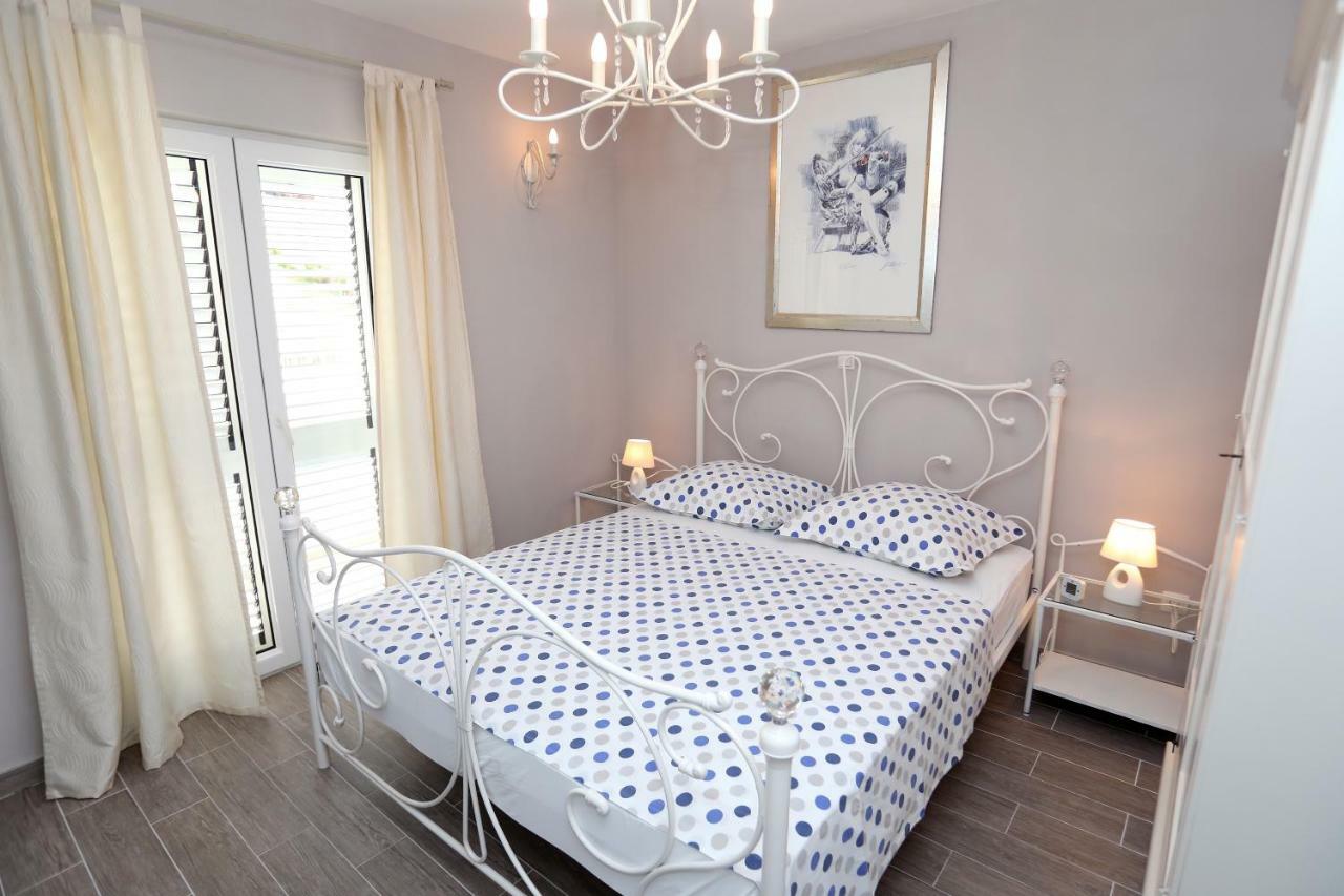 טרוגיר Apartments Sakal מראה חיצוני תמונה