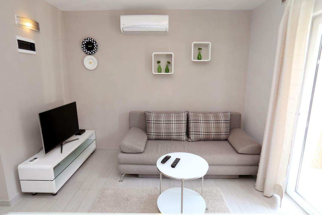 טרוגיר Apartments Sakal מראה חיצוני תמונה